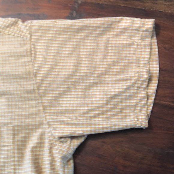 Patagonia short sleeve button down - Picture 3 of 4